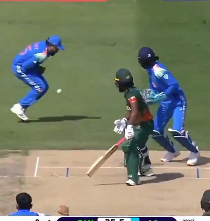 ಸುಲಭ ಕ್ಯಾಚ್ ಕೈಚೆಲ್ಲಿದ ರೋಹಿತ್; ಅಕ್ಷರ್‌ಗೆ ಕೈತಪ್ಪಿದ ಹ್ಯಾಟ್ರಿಕ್!