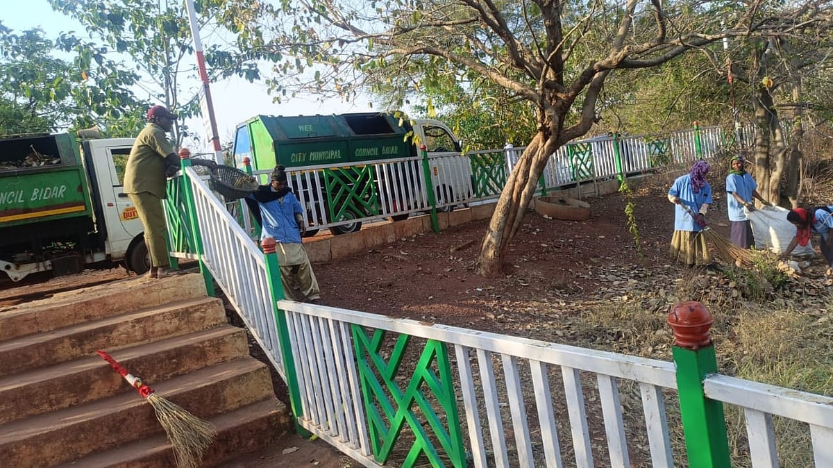 ಬೀದರ್‌ | ಪ್ರಜಾವಾಣಿ ವರದಿ ಪರಿಣಾಮ: ಸ್ವಚ್ಛಗೊಂಡ ಪಾಪನಾಶಿನಿ ಕೆರೆ