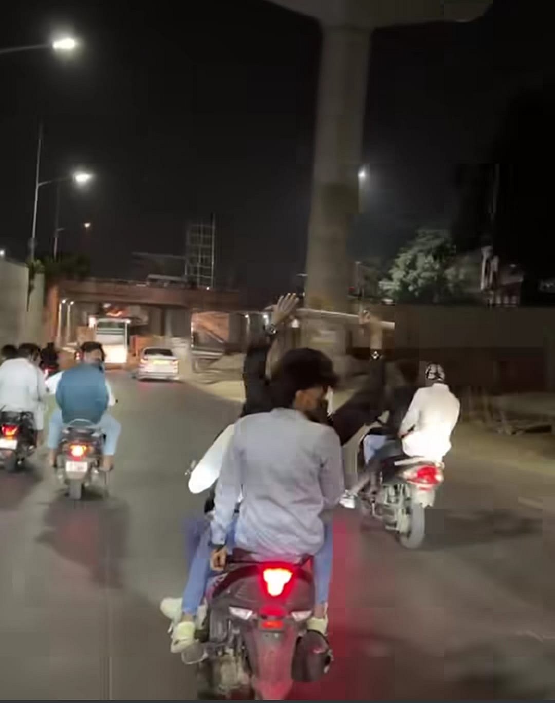 ಮಾರಕಾಸ್ತ್ರ ಹಿಡಿದು ವ್ಹೀಲಿ: 11 ಆರೋಪಿಗಳ ಬಂಧನ; ರೌಡಿ ಪಟ್ಟಿಗೆ ಕ್ರಮ