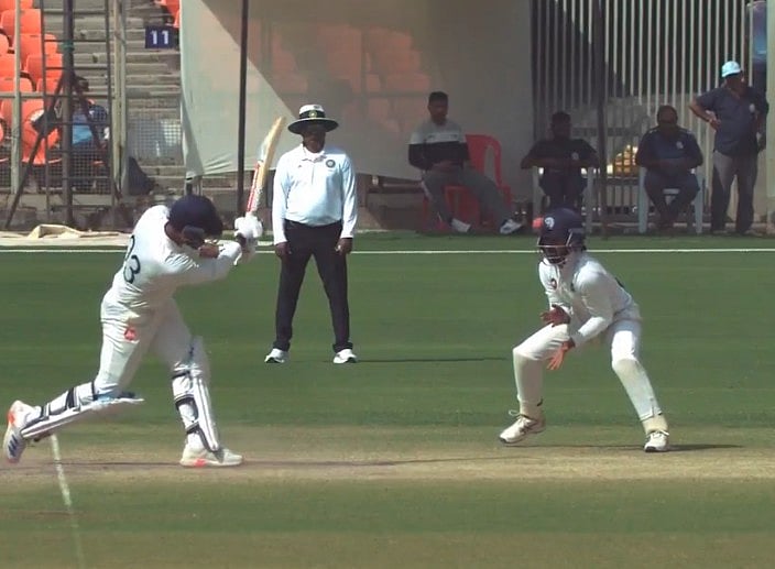 ರಣಜಿ ಫೈನಲ್‌ಗೆ ಕೇರಳ; 'ಹೆಲ್ಮೆಟ್ ರಕ್ಷಣೆ' ಎಂದ ಕೇರಳ ಪೊಲೀಸ್