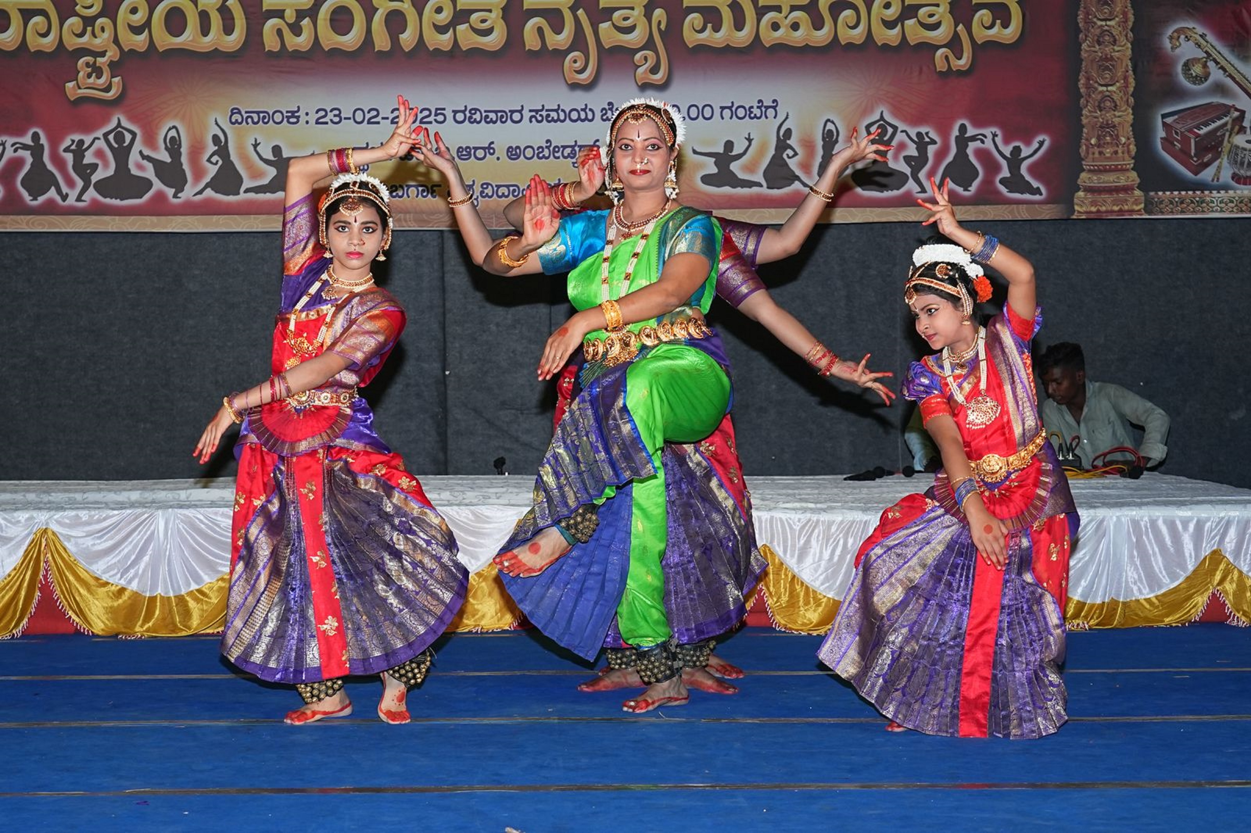 ಕಲಬುರಗಿಯಲ್ಲಿ ಭಾನುವಾರ ನಡೆದ ರಾಷ್ಟ್ರೀಯ ಸಂಗೀತ ನೃತ್ಯ ಮಹೋತ್ಸವದಲ್ಲಿ ಭರತನಾಟ್ಯ ಪ್ರದರ್ಶಿಸಿದ ಕಲಾವಿದರು