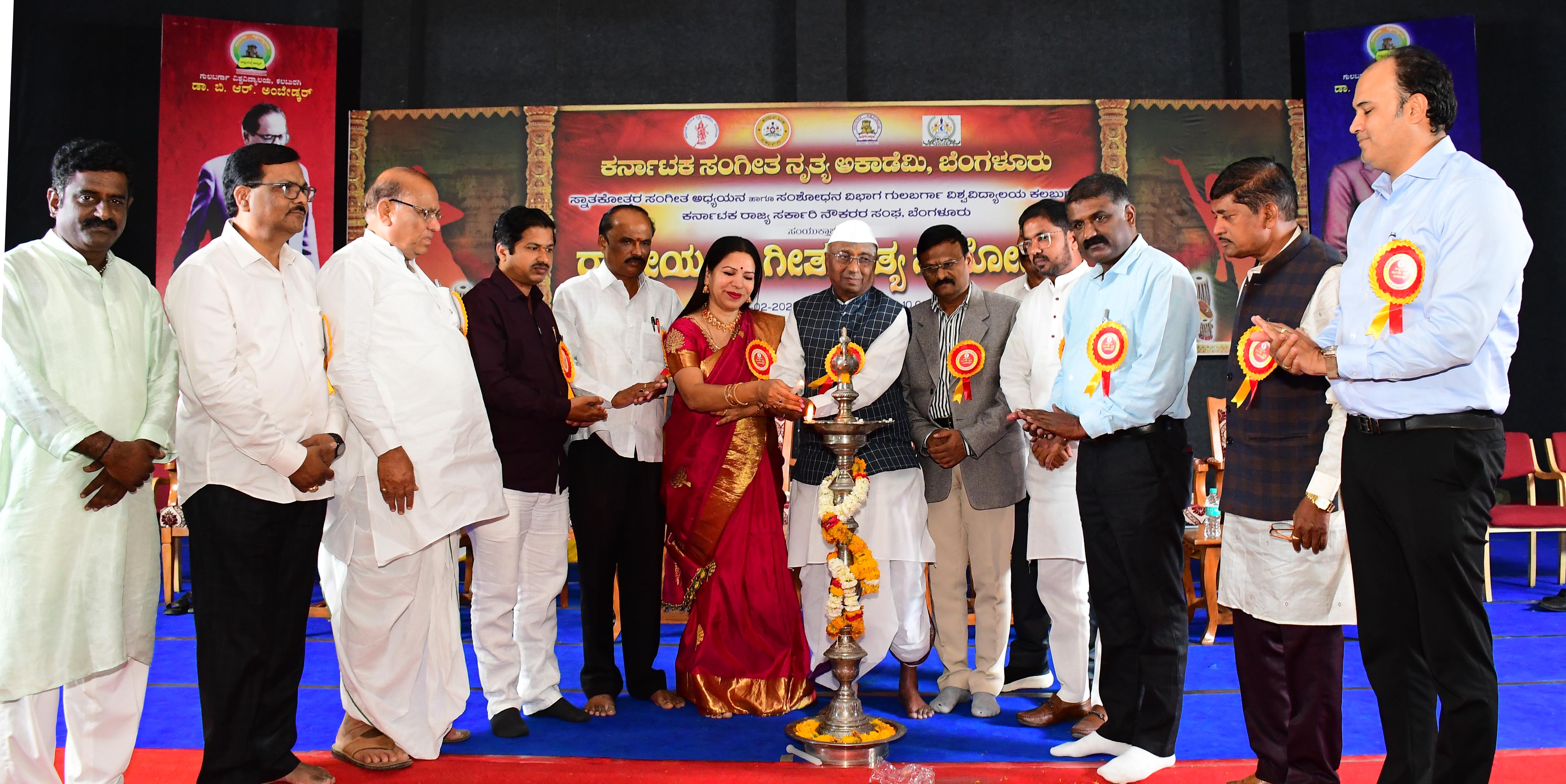 ಕಲಬುರಗಿಯಲ್ಲಿ ಭಾನುವಾರ ನಡೆದ ರಾಷ್ಟ್ರೀಯ ಸಂಗೀತ ನೃತ್ಯ ಮಹೋತ್ಸವವನ್ನು ಶಾಸಕ ಎಂ.ವೈ.ಪಾಟೀಲ ಉದ್ಘಾಟಿಸಿದರು. ಗಣ್ಯರು ಉಪಸ್ಥಿತರಿದ್ದರು