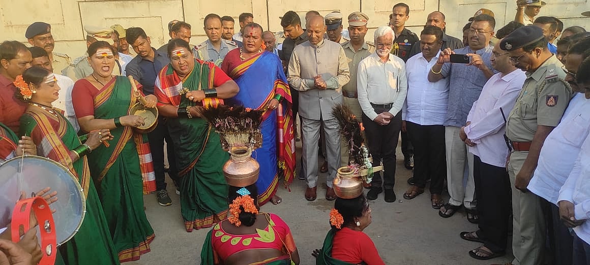 Video: ಮಂಜಮ್ಮ ಜೋಗತಿ ಮನೆಯಲ್ಲಿ ಜೋಗತಿ ನೃತ್ಯಕ್ಕೆ ಮನಸೋತ ಮೇಘಾಲಯ ರಾಜ್ಯಪಾಲ