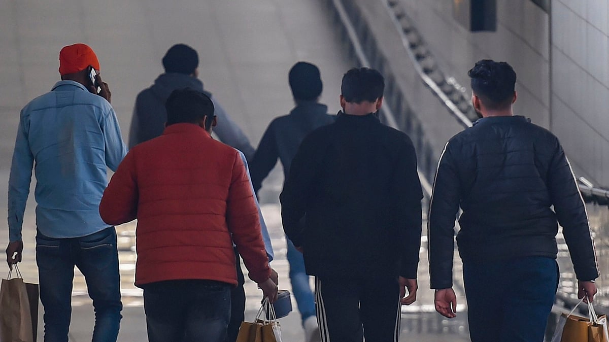 ಅಮೆರಿಕದಿಂದ ಗಡೀಪಾರು: 12 ಭಾರತೀಯರು ವಾಪಸ್