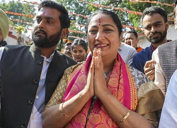 ದೆಹಲಿ ವಿಧಾನಸಭೆ ಸದಸ್ಯರಾಗಿ ಸಿಎಂ ರೇಖಾ ಗುಪ್ತಾ ಸೇರಿ ಸಚಿವರ ಪ್ರಮಾಣ ವಚನ