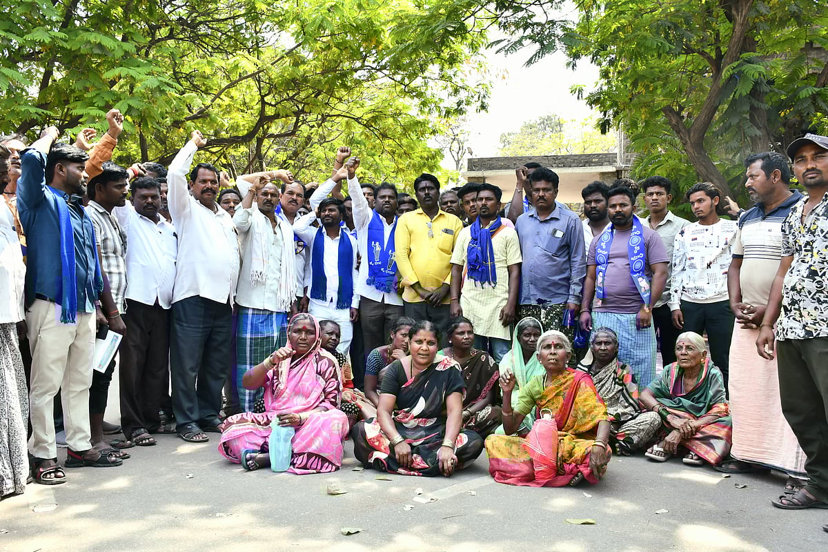 ಜಿಲ್ಲಾ ಪ್ರಜಾ ಪರಿವರ್ತನಾ ವೇದಿಕೆಯಿಂದ ಬಳ್ಳಾರಿಯಲ್ಲಿ ಪ್ರತಿಭಟನೆ