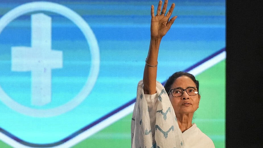 ಪಶ್ಚಿಮ ಬಂಗಾಳ: ಸರ್ಕಾರಿ ವೈದ್ಯರ ವೇತನ ಹೆಚ್ಚಿಸಿ ಆದೇಶ ಹೊರಡಿಸಿದ ಸಿಎಂ ಮಮತಾ