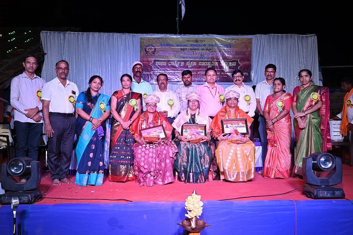 ‌ಶಾಲೆ ಅಭಿವೃದ್ಧಿಗೆ ಹಳೇ ವಿದ್ಯಾರ್ಥಿಗಳು ಶ್ರಮಿಸಿ: ನಾಗೇಶ ನಾಯ್ಕ