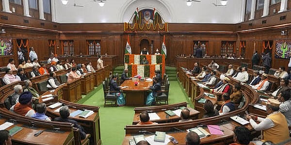 ಅಬಕಾರಿ ನೀತಿಯಿಂದ ದೆಹಲಿ ಸರ್ಕಾರಕ್ಕೆ ₹2,000 ಕೋಟಿ ನಷ್ಟ: ಸಿಎಜಿ ವರದಿ