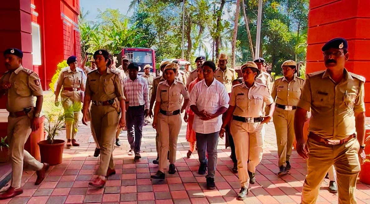 ಶರಣಾದ ನಕ್ಸಲರು ಕಾರ್ಕಳ ನ್ಯಾಯಾಲಯಕ್ಕೆ ಹಾಜರು