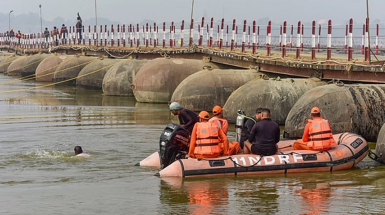 ಮಹಾ ಕುಂಭಮೇಳದಲ್ಲಿ ತಪ್ಪಿದ ಅನಾಹುತ: ಮುಳುಗುತ್ತಿದ್ದ ದೋಣಿಯಿಂದ 17 ಭಕ್ತರ ರಕ್ಷಣೆ