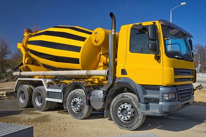 ಸಿಮೆಂಟ್‌ ಮಿಕ್ಸರ್‌ ಲಾರಿಯಲ್ಲಿ ₹34.39 ಲಕ್ಷ ಮೌಲ್ಯದ ಮದ್ಯ ಅಕ್ರಮ ಸಾಗಾಟ