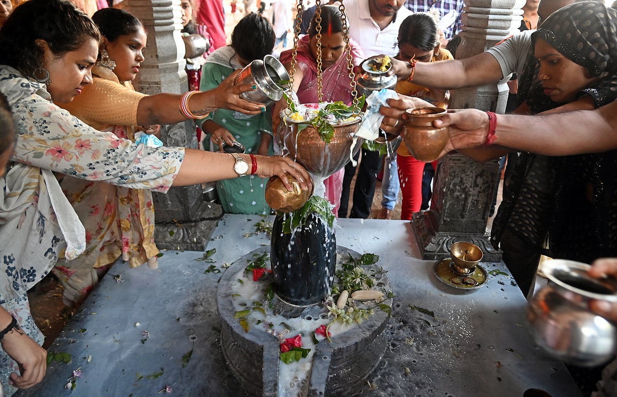 ಪೂಜೆಯಲ್ಲಿ ತಲ್ಲೀನ; ಶಿವನ ಧ್ಯಾನ