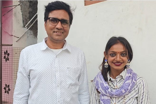 ಕುಂಭಮೇಳದ ವೈರಲ್ ಬೆಡಗಿ ಮೊನಾಲಿಸಾ ಭೋಂಸ್ಲೆ ಸಿನಿಮಾ ವಿವಾದ: ಐವರ ವಿರುದ್ಧ ಪ್ರಕರಣ