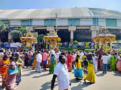 ಮಹದೇಶ್ವರ ಬೆಟ್ಟದಲ್ಲಿ ಶಿವರಾತ್ರಿ ಜಾತ್ರಾ ಮಹೋತ್ಸವದಲ್ಲಿ ರಥ ಎಳೆಯಲಾಯಿತು..