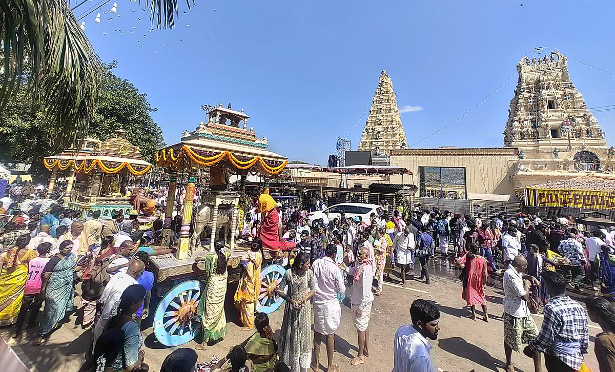 ಮಹದೇಶ್ವರ ಬೆಟ್ಟ: ಮಾದಪ್ಪನ ಸನ್ನಿಧಿಯಲ್ಲಿ ಶಿವರಾತ್ರಿ ಜಾತ್ರೆ ಜೋರು