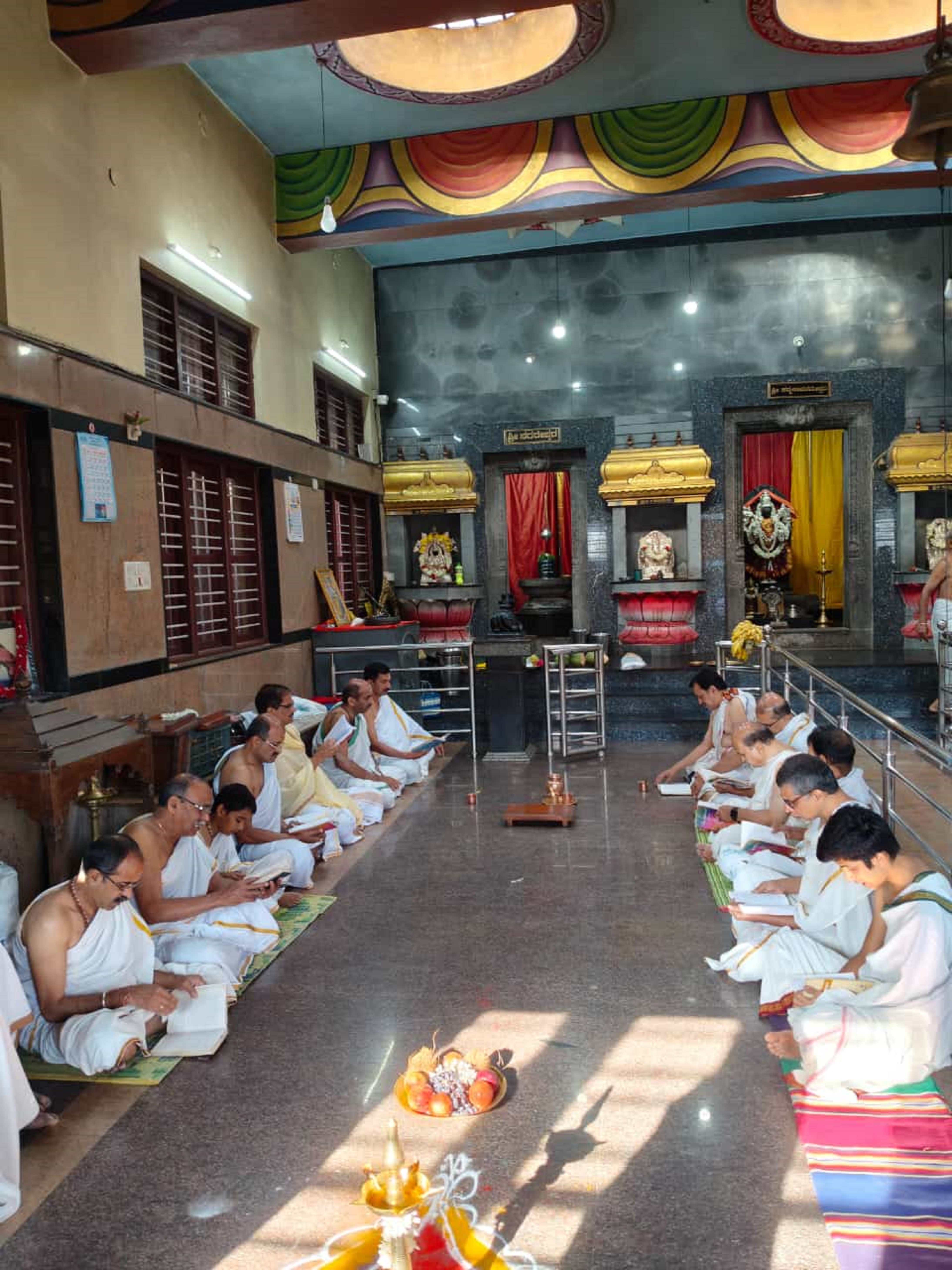 ಮಡಿಕೇರಿಯ ಮಹದೇವಪೇಟೆಯಲ್ಲಿರುವ ಕನ್ಯಕಾ ಪರಮೇಶ್ವರಿ ದೇಗುಲದಲ್ಲಿ ಬುಧವಾರ ಶಿವರಾತ್ರಿ ಹಬ್ಬದ ಪ್ರಯುಕ್ತ ರುದ್ರಪಾರಾಯಣ ನಡೆಯಿತು