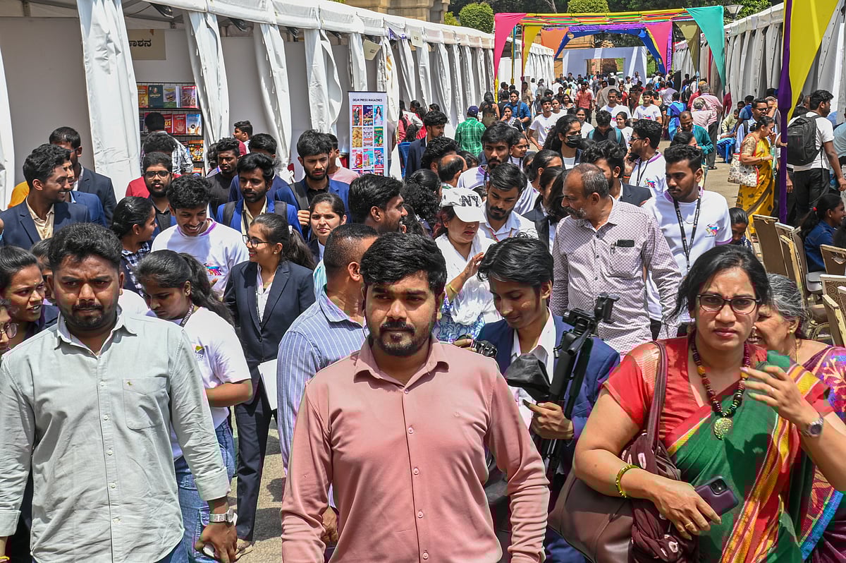 ವಿಧಾನಸೌಧದಲ್ಲಿ ಪುಸ್ತಕ ಮೇಳ: ಶಕ್ತಿಸೌಧ ಕಣ್ತುಂಬಿಕೊಂಡ ಜನತೆ 
