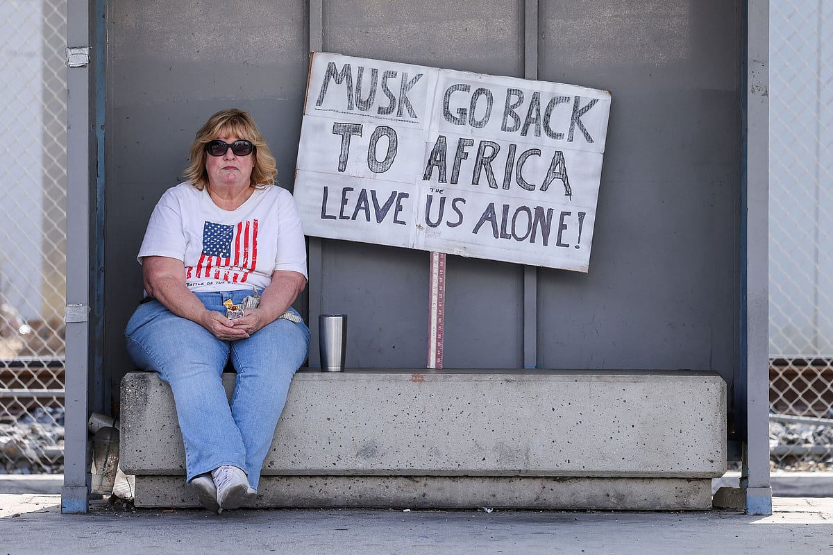 ನ್ಯೂಯಾರ್ಕ್: ಮಸ್ಕ್ ಒಡೆತನದ ಟೆಸ್ಲಾ ಷೋ ರೂಂ ಬಳಿ ಪ್ರತಿಭಟಿಸಿದ 9 ಮಂದಿ ಬಂಧನ

