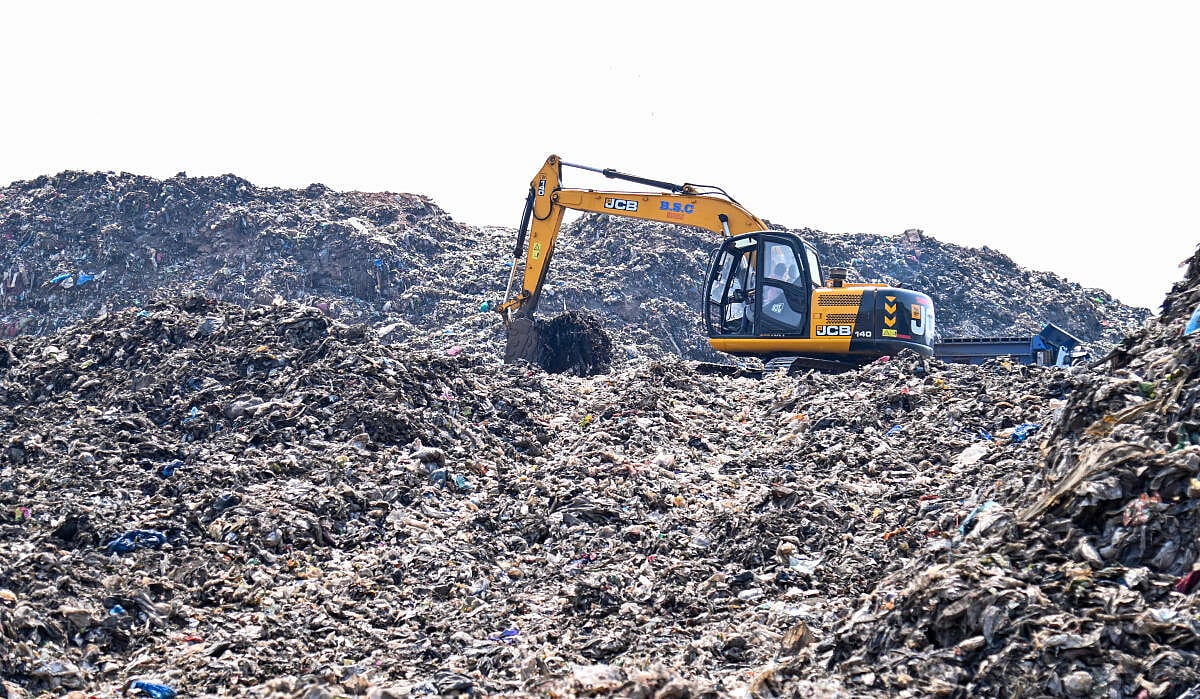 ‌ಮೈಸೂರು | ಕರಗದ ‘ತ್ಯಾಜ್ಯ ಬೆಟ್ಟ’: ವಿದ್ಯಾರಣ್ಯಪುರಂ ನಿವಾಸಿಗಳಿಗೆ ರೋಗ ಭೀತಿ