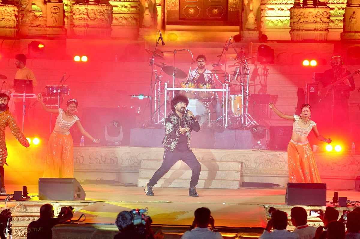 ಹಂಪಿ ಉತ್ಸವ: ಗುರುಕಿರಣ್ ಸಂಗೀತಕ್ಕೆ ಹುಚ್ಚೆದ್ದು ಕುಣಿದ ಪ್ರೇಕ್ಷಕರು