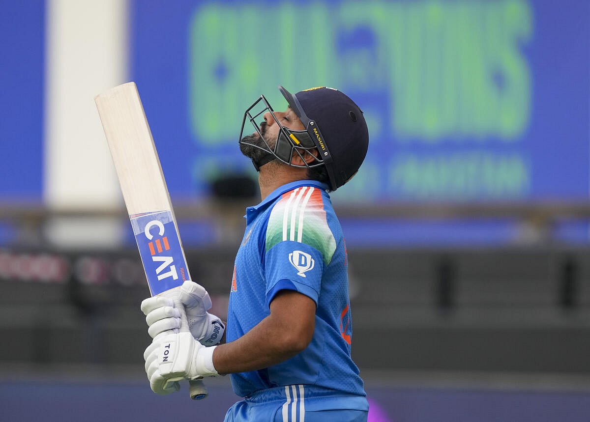 ರೋಹಿತ್ ಶರ್ಮಾ ವಿಶಿಷ್ಟ ದಾಖಲೆ; ಮಾಜಿ ನಾಯಕ ಧೋನಿಯನ್ನೇ ಮೀರಿಸಿದ ಹಿಟ್‌ಮ್ಯಾನ್