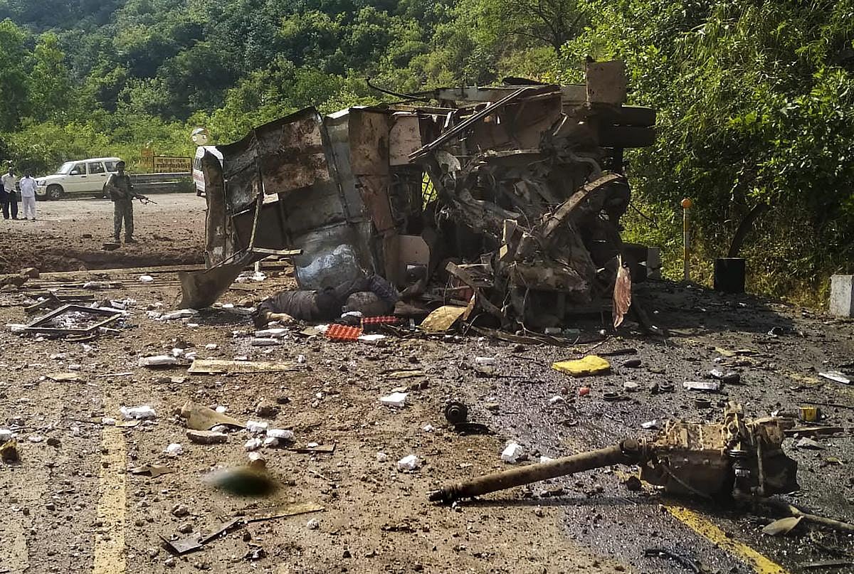 ಜಾರ್ಖಂಡ್ | ಕಚ್ಚಾ ಬಾಂಬ್ ಸ್ಫೋಟ: 3CRPF ಸಿಬ್ಬಂದಿಗೆ ಗಾಯ; ರಾಂಚಿಗೆ ಏರ್‌ಲಿಫ್ಟ್