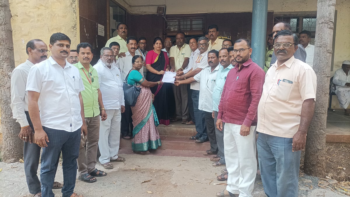 ಬೈಲಹೊಂಗಲ:  ನಕಲಿ‌ ಪತ್ರಕರ್ತರ ವಿರುದ್ಧ ಕಾನೂನು ಕ್ರಮಕ್ಕೆ ಆಗ್ರಹ