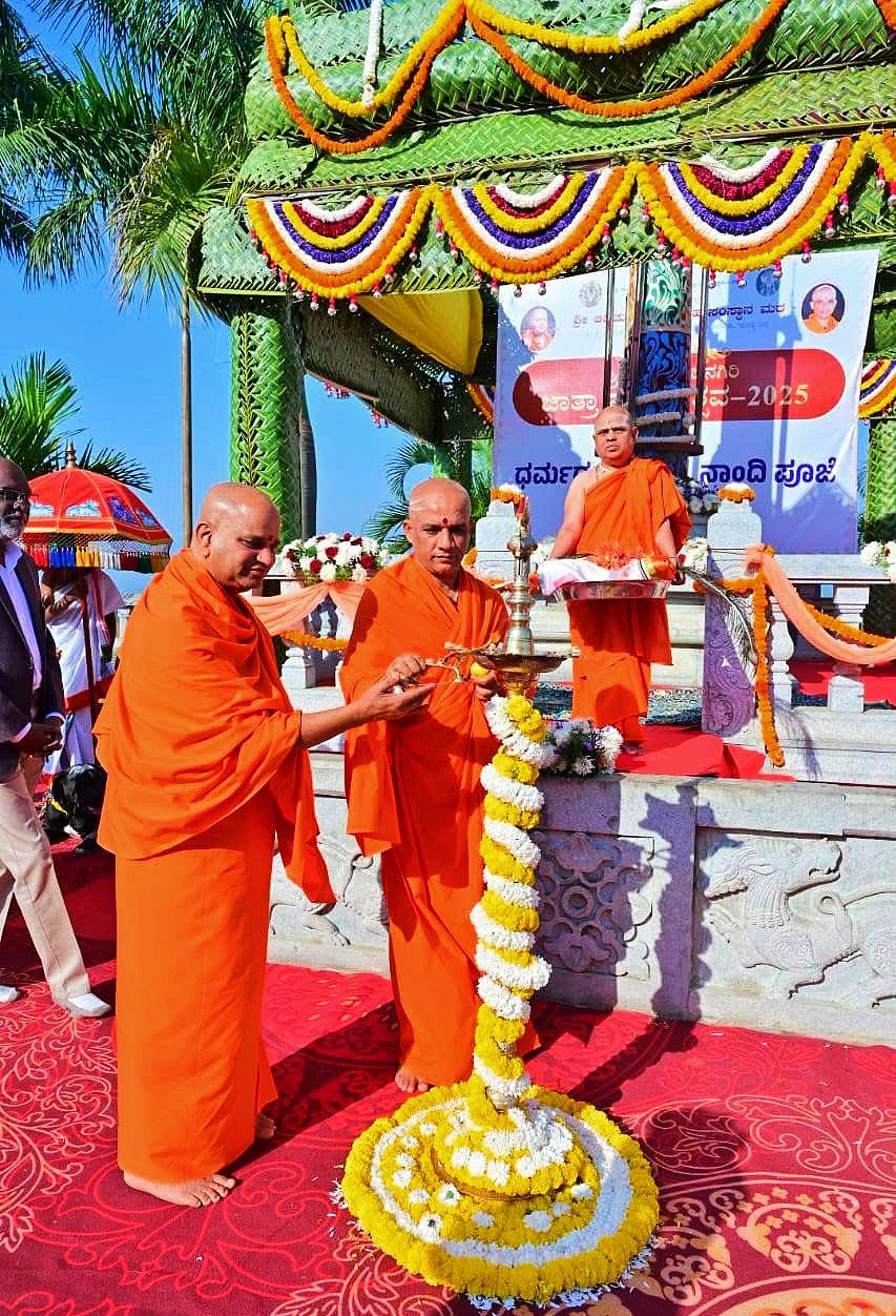 ನಾಗಮಂಗಲ: ಆದಿಚುಂಚನಗಿರಿ ಜಾತ್ರಾ ಮಹೋತ್ಸವಕ್ಕೆ ನಿರ್ಮಲಾನಂದನಾಥ ಸ್ವಾಮೀಜಿ ಚಾಲನೆ