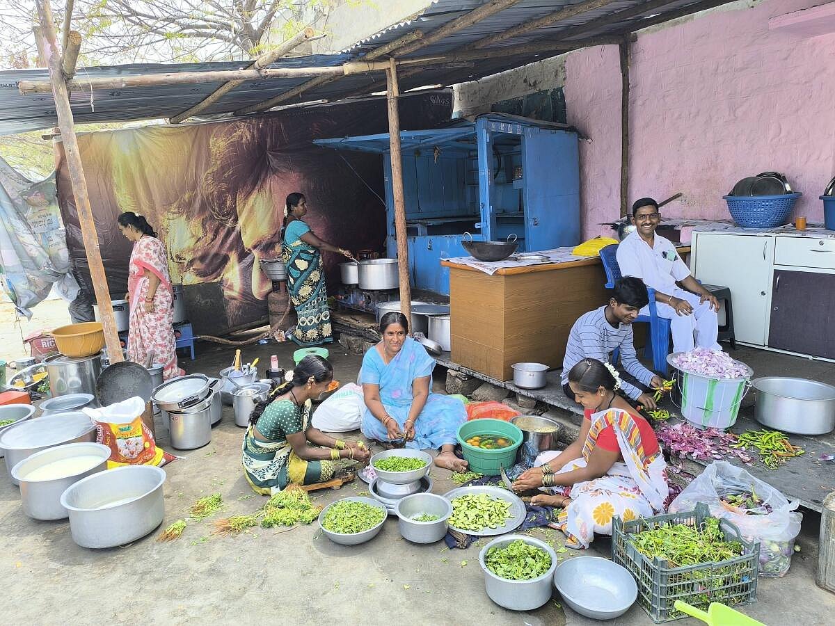 ಮಹಿಳಾ ದಿನ ವಿಶೇಷ: ಪ್ರೀತಿಯಿಂದ ಊಟ ಬಡಿಸುವ ‘ಜಯಮ್ಮ’ನ ಹೋಟೆಲ್...