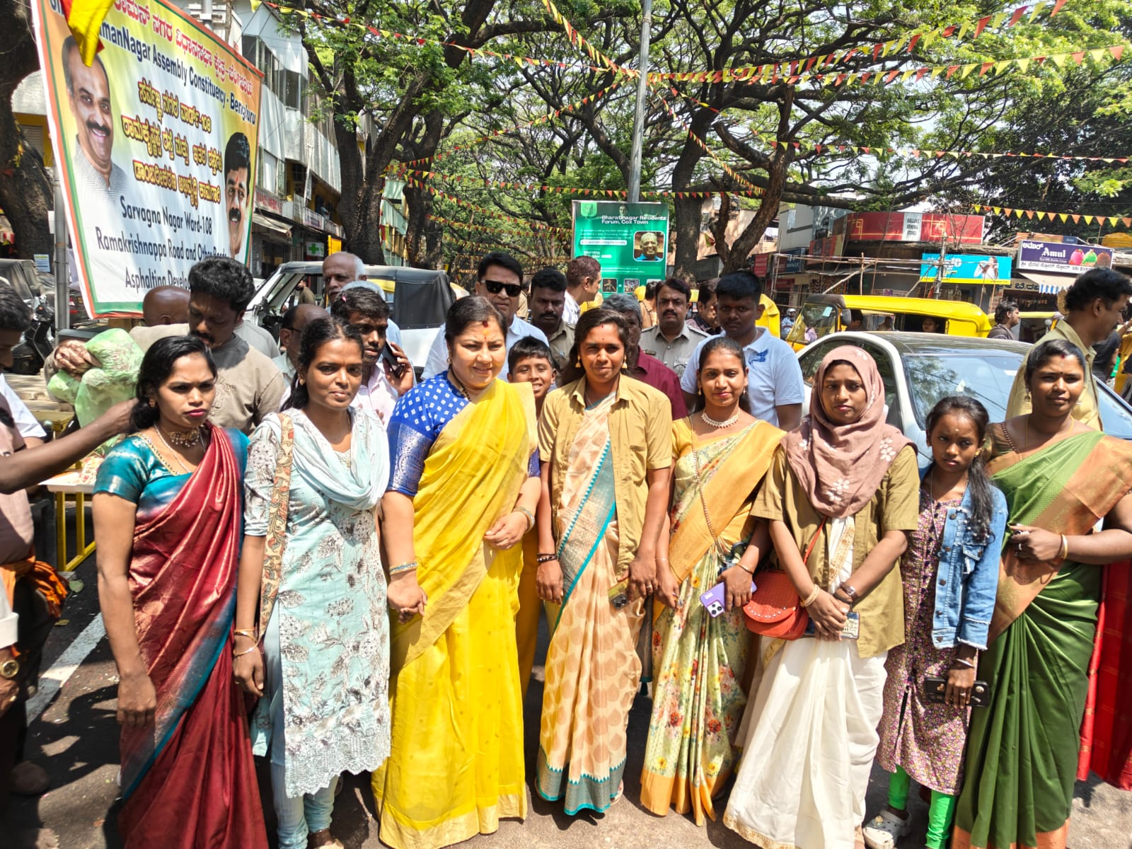 ಭಾರತಿನಗರ ರೆಸಿಡೆನ್ಸಿ ಫೋರಂ ವತಿಯಿಂದ ನಡೆದ ಮಹಿಳಾ ದಿನಾಚರಣೆಯಲ್ಲಿ ಆಟೊ ಚಾಲಕಿಯರು ಮಹಿಳಾ ಪೌರಕಾರ್ಮಿಕರು ಕಾವಲು ಪಡೆ ಶಿಕ್ಷಕಿಯರನ್ನು ಗುರುತಿಸಿ ಗೌರವಿಸಲಾಯಿತು. ನಟಿ ತಾರಾ ಅನುರಾಧ ರಾಗಿಣಿ ರಾಜವರ್ಧನ್‌ ಗೌತಮ್‌ ಮಾಚಯ್ಯ ಸುರೇನ್‌ ಭಾಗವಹಿಸಿದ್ದರು