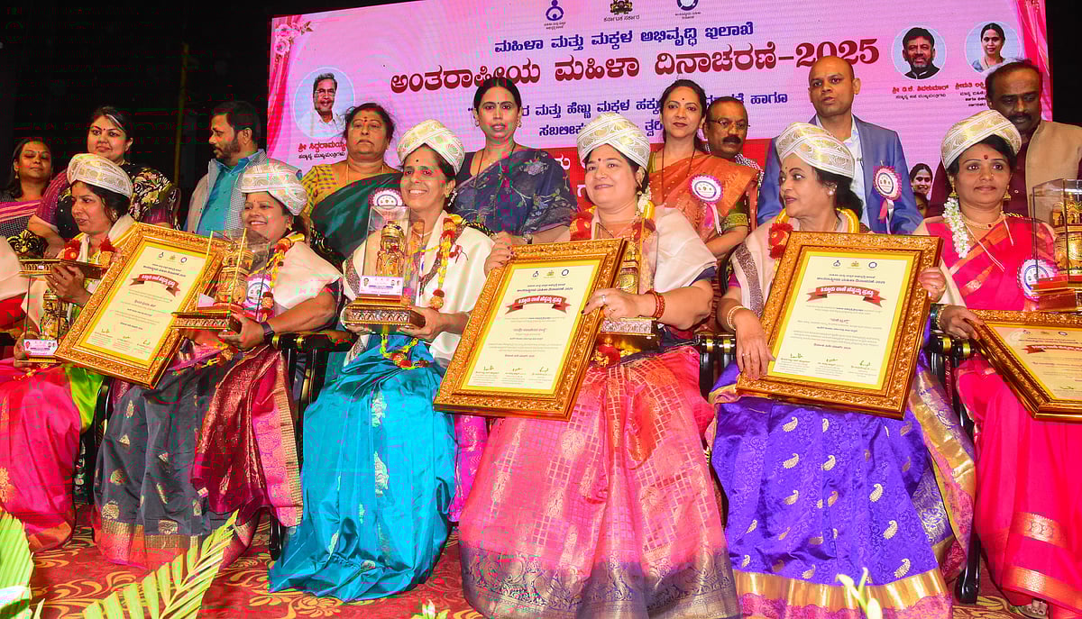 20 ಸಾಧಕಿಯರಿಗೆ ‘ಕಿತ್ತೂರು ರಾಣಿ ಚನ್ನಮ್ಮ ಪ್ರಶಸ್ತಿ’ ಪ್ರದಾನ