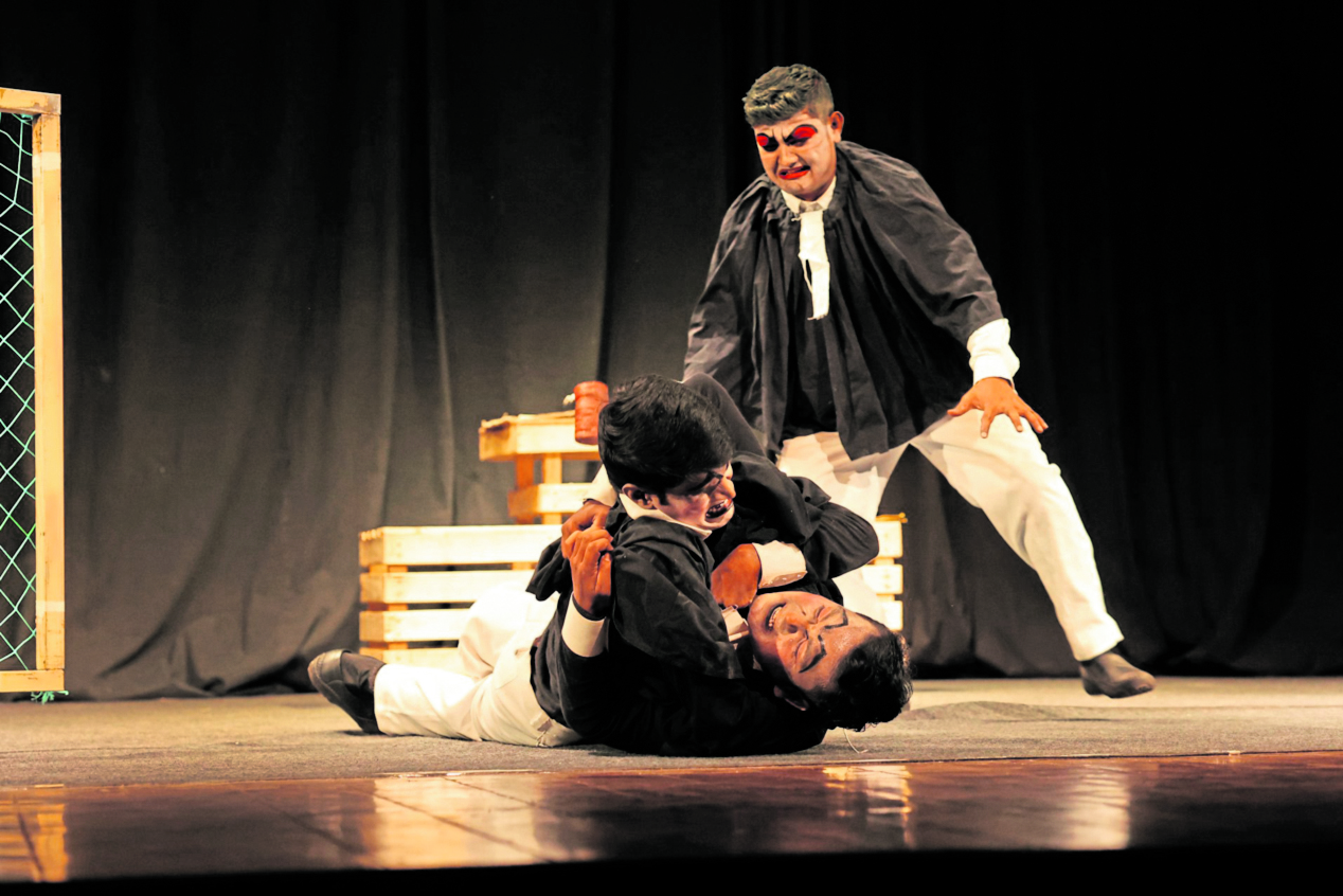 ‘ತಿಂಡಿಗೆ ಬಂದ ತುಂಡೇರಾಯ’ನಾಟಕದ ದೃಶ್ಯ