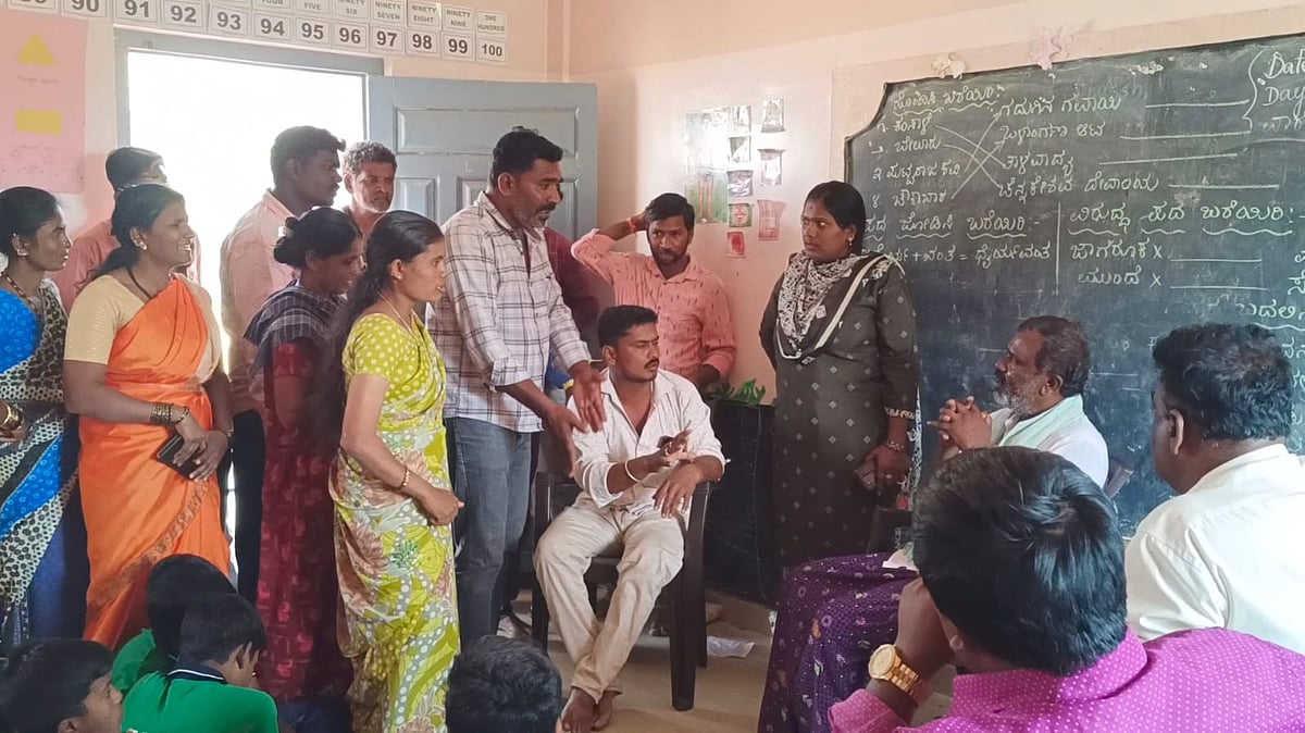 ಶೌಚಕ್ಕೆ ನೀರಿಲ್ಲ: ದೊಡ್ಡತೇಕಹಳ್ಳಿ ಸರ್ಕಾರಿ ಶಾಲೆಗೆ ಪೋಷಕರ ಮುತ್ತಿಗೆ 