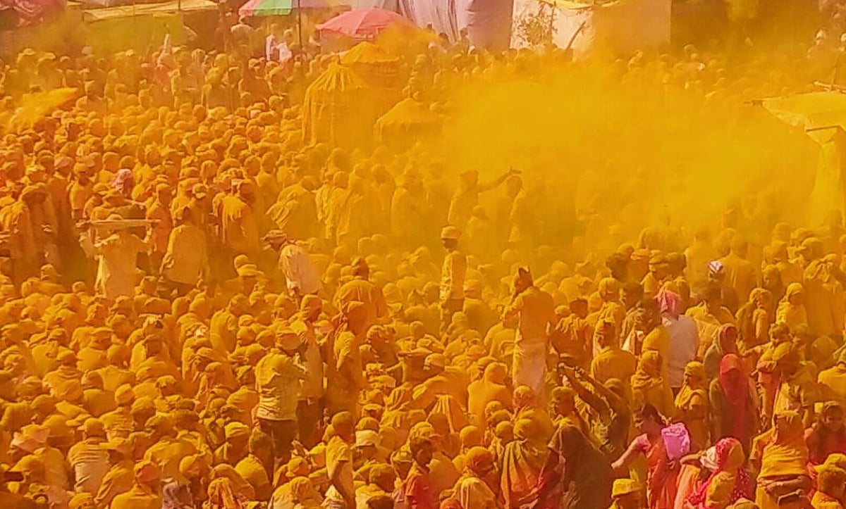 ಚಿಕ್ಕೋಡಿ: ಭಂಡಾರದ ಓಕುಳಿಯಲ್ಲಿ ಮಿಂದೆದ್ದ ಭಕ್ತವೃಂದ