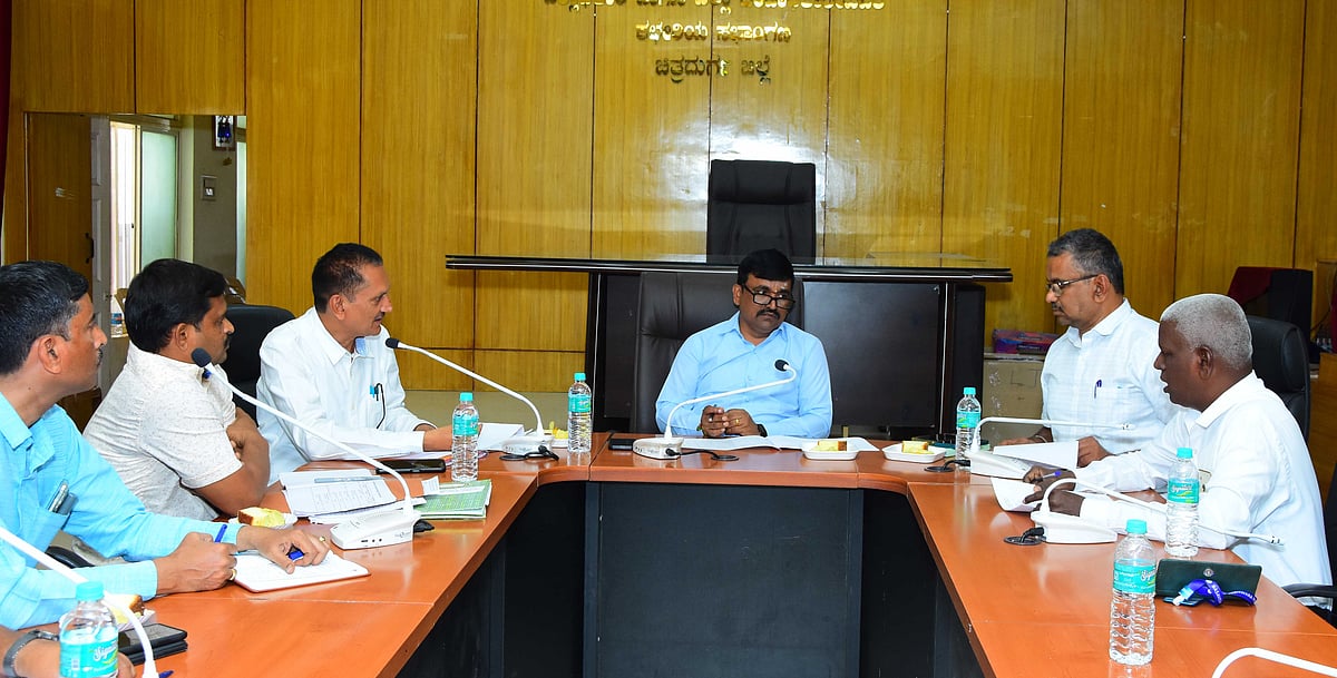 ಚಿತ್ರದುರ್ಗ | ಹಕ್ಕಿ ಜ್ವರ: ಚಿಕನ್‌ ಸ್ಟಾಲ್‌ಗಳಲ್ಲಿ ಸ್ವಚ್ಛತೆ ಕಾಪಾಡಲು ಸೂಚನೆ