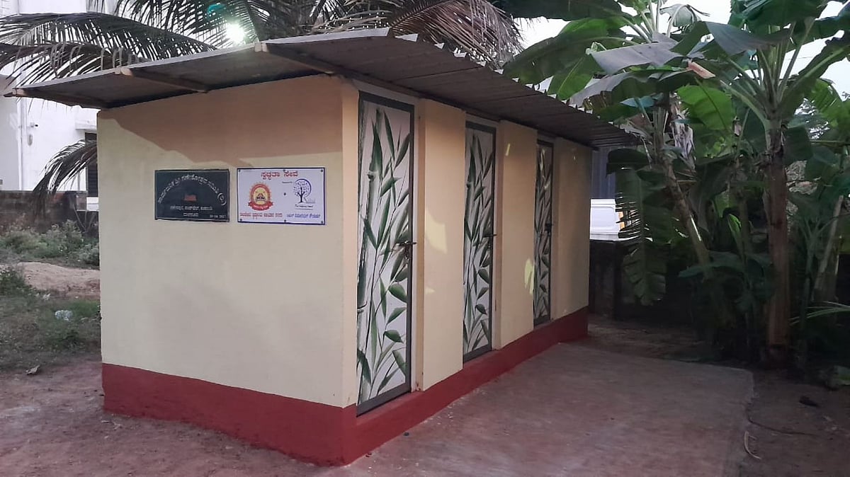 ಸರ್ಕಾರಿ ಶಾಲೆಗಳಲ್ಲಿ ಸ್ವಯಂ ಸೇವೆ: ಶ್ರಮಿಕರು ಬಂದರು, ಸ್ವಚ್ಛತೆ ತಂದರು