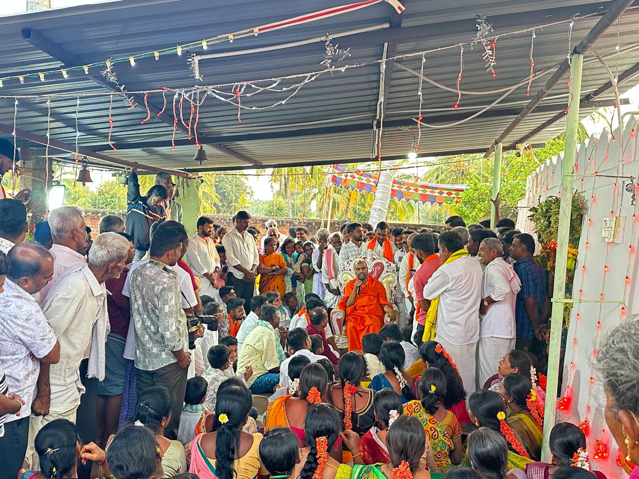 ಶಿರಾ ತಾಲ್ಲೂಕಿನ ಕ್ಯಾದಿಗುಂಟೆ ಗ್ರಾಮದಲ್ಲಿ ನಡೆದ ರಂಗನಾಥ ಸ್ವಾಮಿ ಜಾತ್ರಾ ಮಹೋತ್ಸವದಲ್ಲಿ ಎಲೆರಾಂಪುರ ಕುಂಚಿಟಿಗ ಮಹಾ ಸಂಸ್ಥಾನ ಮಠದ ಪೀಠಾಧ್ಯಕ್ಷ ಹನುಮಂತನಾಥ ಸ್ವಾಮೀಜಿ ಭಾಗವಹಿಸಿದ್ದರು.