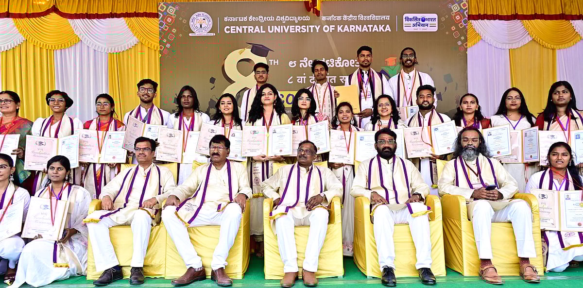 ಕರ್ನಾಟಕ ಕೇಂದ್ರೀಯ ವಿಶ್ವವಿದ್ಯಾಲಯ: ಮಕ್ಕಳ ಚಿನ್ನದ ಸಾಧನೆಗೆ ಸಾಕ್ಷಿಯಾದ ಪೋಷಕರು