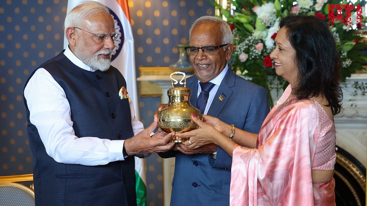 ಮಾರಿಷಸ್‌ ಅಧ್ಯಕ್ಷರಿಗೆ ಮಹಾಕುಂಭ ಮೇಳದ ಗಂಗಾಜಲ ಉಡುಗೊರೆ ನೀಡಿದ ಪ್ರಧಾನಿ ಮೋದಿ
