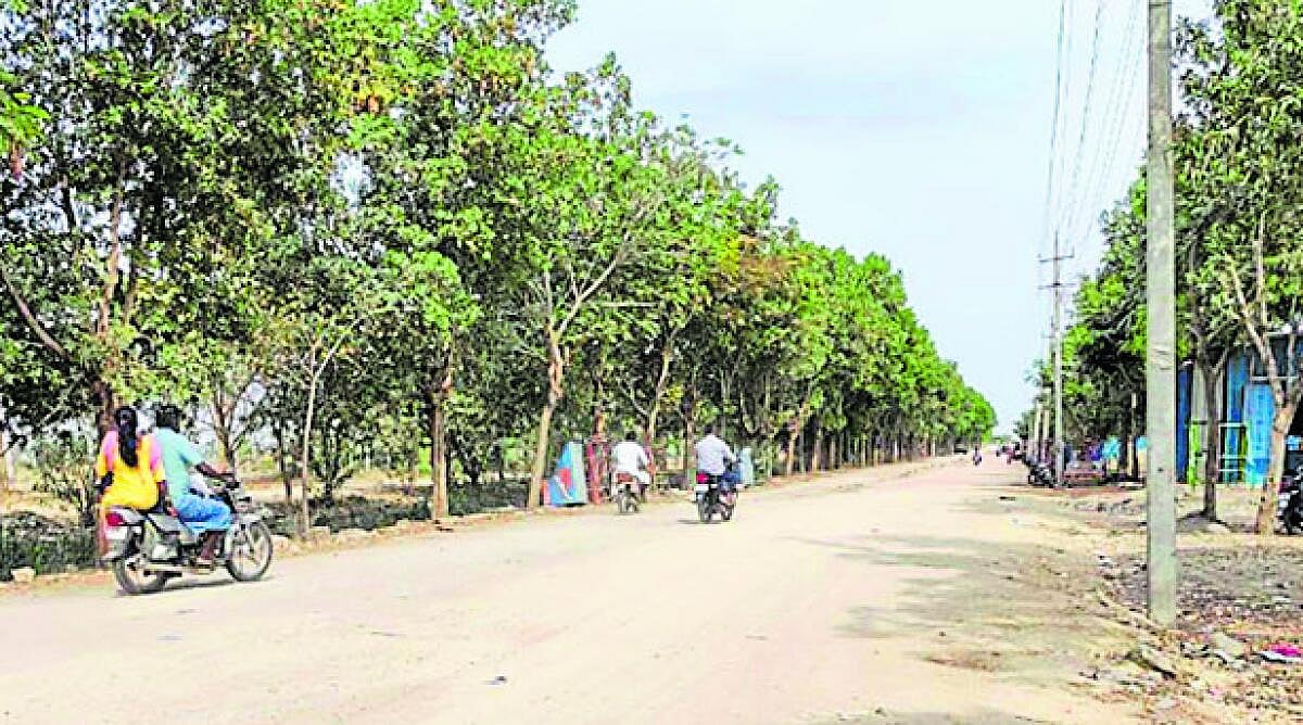 ಸಿಂಧನೂರು: ರೈಲ್ವೆ ನಿಲ್ದಾಣ ರಸ್ತೆ ಸಂಚಾರ ಹೈರಾಣ