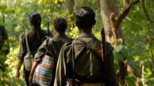 Naxals Surrendered | ಛತ್ತೀಸಗಢ: 11 ಮಹಿಳೆಯರು ಸೇರಿ  33 ನಕ್ಸಲರ ಶರಣಾಗತಿ