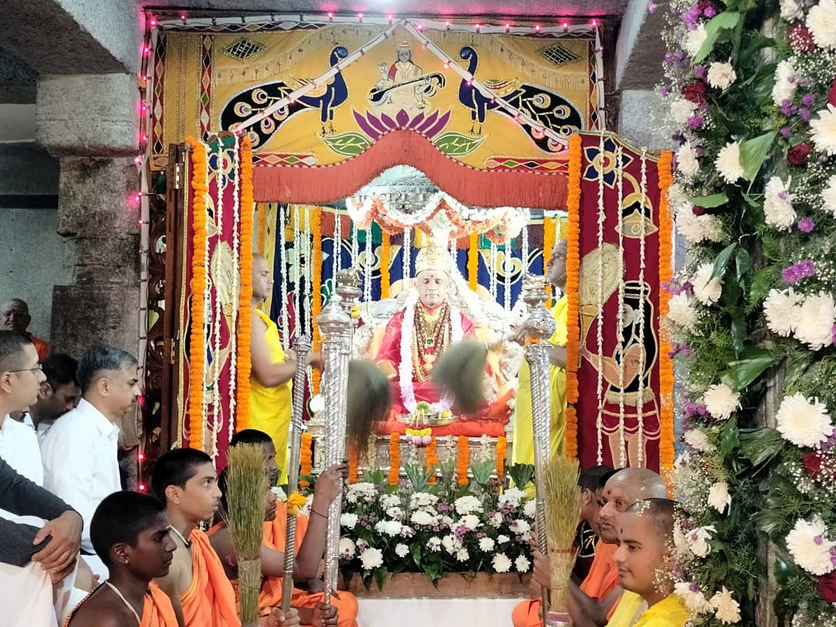 ಆದಿಚುಂಚನಗಿರಿ ಜಾತ್ರಾ ಮಹೋತ್ಸವ: ನಿರ್ಮಲಾನಂದನಾಥ ಸ್ವಾಮೀಜಿ ಅವರ ಜ್ವಾಲಾಪೀಠಾರೋಹಣ