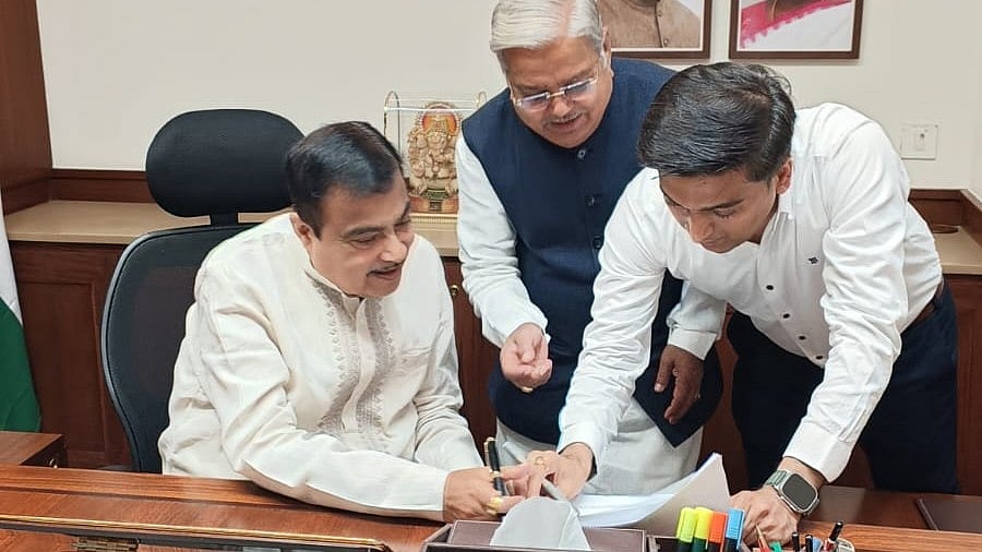 ಹೆದ್ದಾರಿ ಯೋಜನೆಗಳಿಗೆ ಅನುಮೋದನೆ ನೀಡಿ: ಗಡ್ಕರಿಗೆ ಕಾರಜೋಳ ಮನವಿ 