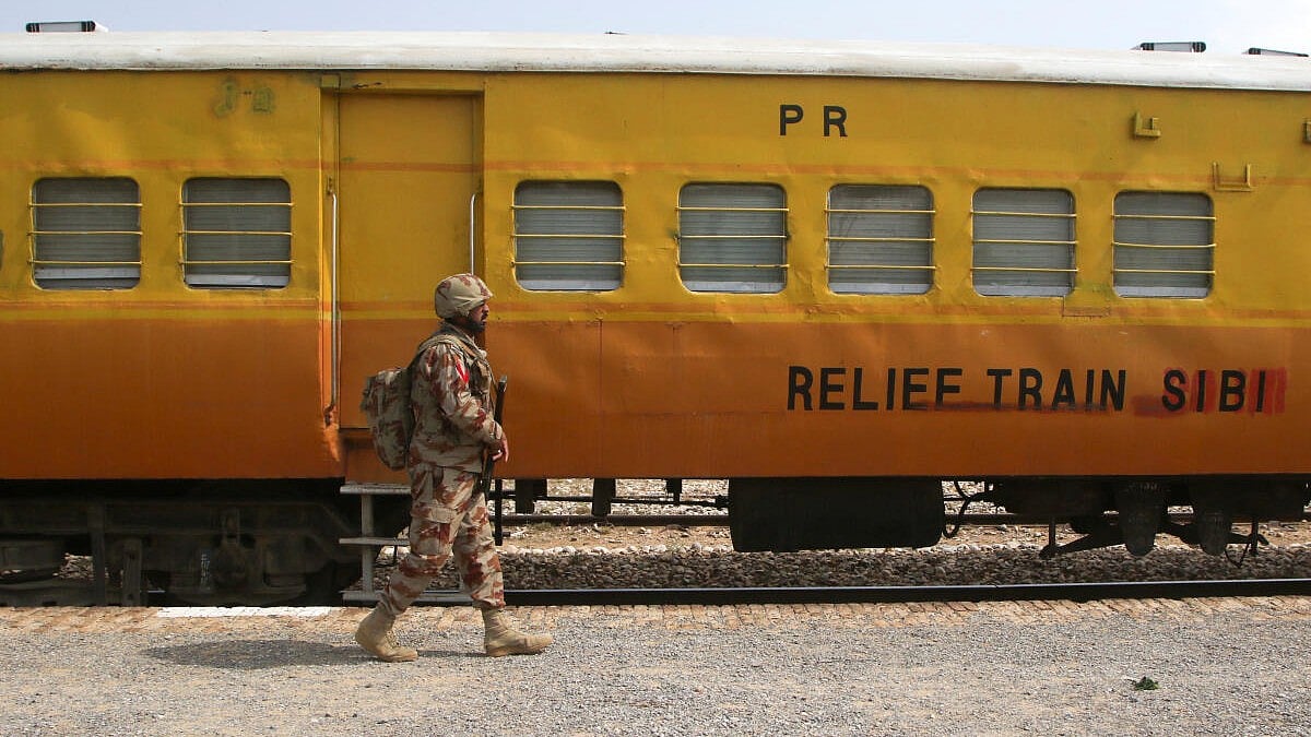 Pakistan Train Attack; ಒತ್ತೆಯಾಳುಗಳ ಜತೆಗಿರುವ ಆತ್ಮಾಹುತಿ ಬಾಂಬರ್‌ಗಳು: ವರದಿ