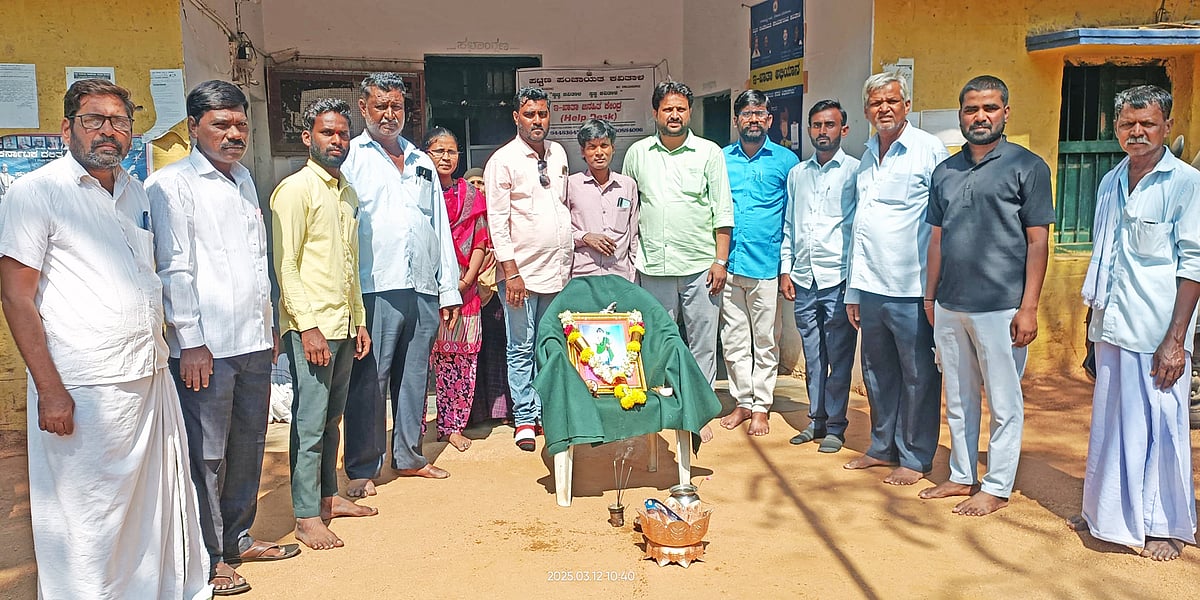 ಕವಿತಾಳ: ರೇಣುಕಾಚಾರ್ಯ ಚಿತ್ರಕ್ಕೆ ಪುಷ್ಪನಮನ