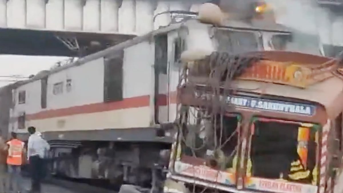 ಮಹಾರಾಷ್ಟ್ರ: ಹಳಿಯಲ್ಲಿದ್ದ ಟ್ರಕ್‌ಗೆ ಡಿಕ್ಕಿ ಹೊಡೆದ ಅಮರಾವತಿ ಎಕ್ಸ್‌ಪ್ರೆಸ್