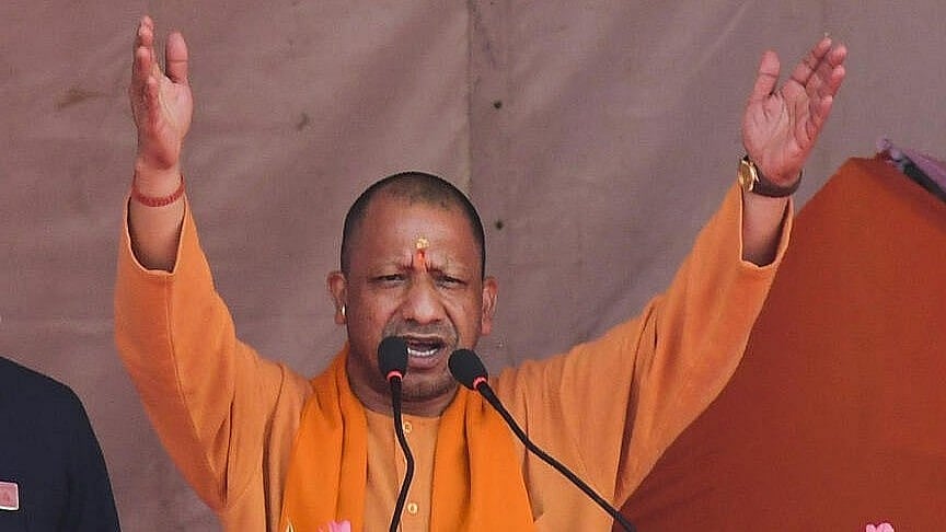 ಪ.ಬಂಗಾಳ ಹೊತ್ತಿ ಉರಿಯುತ್ತಿದ್ದರೂ ಕ್ರಮಕೈಗೊಳ್ಳದ ಸಿಎಂ: ಮಮತಾ ವಿರುದ್ಧ ಯೋಗಿ