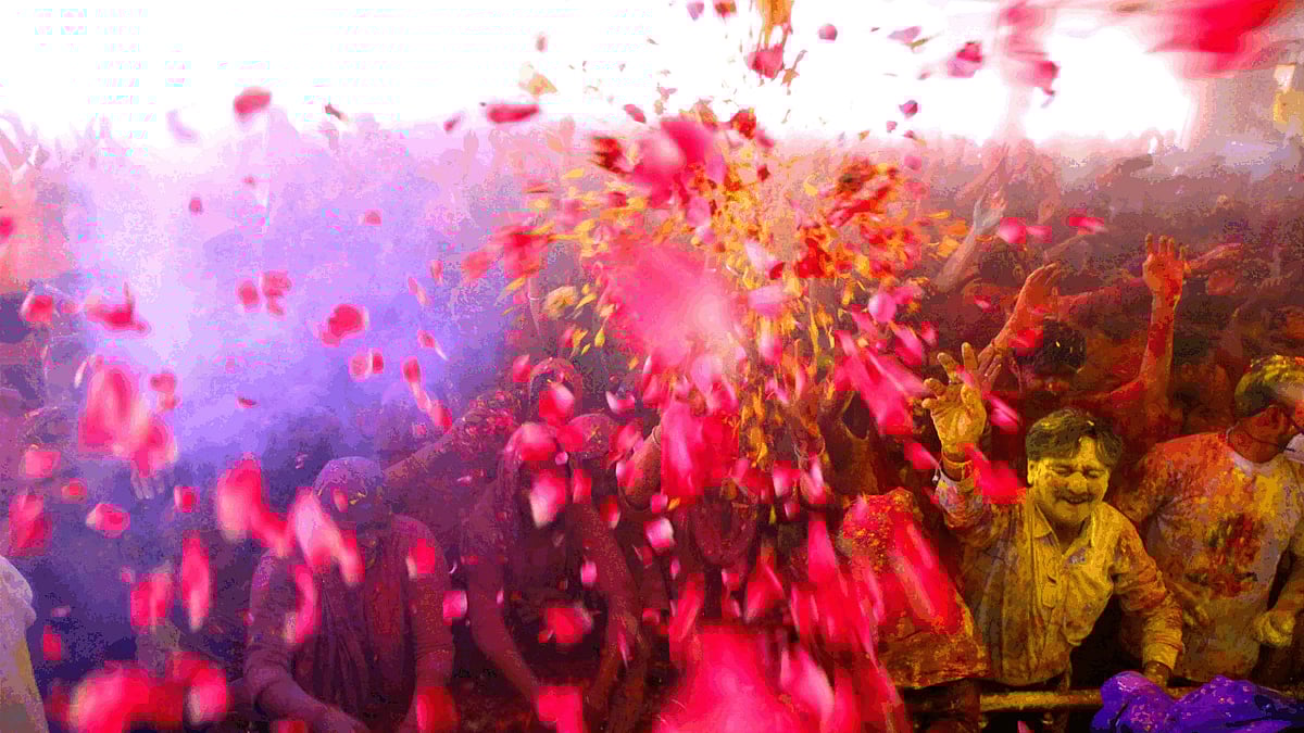 Holi 2025 | ವಿಡಿಯೊ ನೋಡಿ: ಹೋಳಿ ಹಬ್ಬದಲ್ಲಿ ಯುವಕ, ಯುವತಿಯರ ಬಣ್ಣದ ಆಟ...