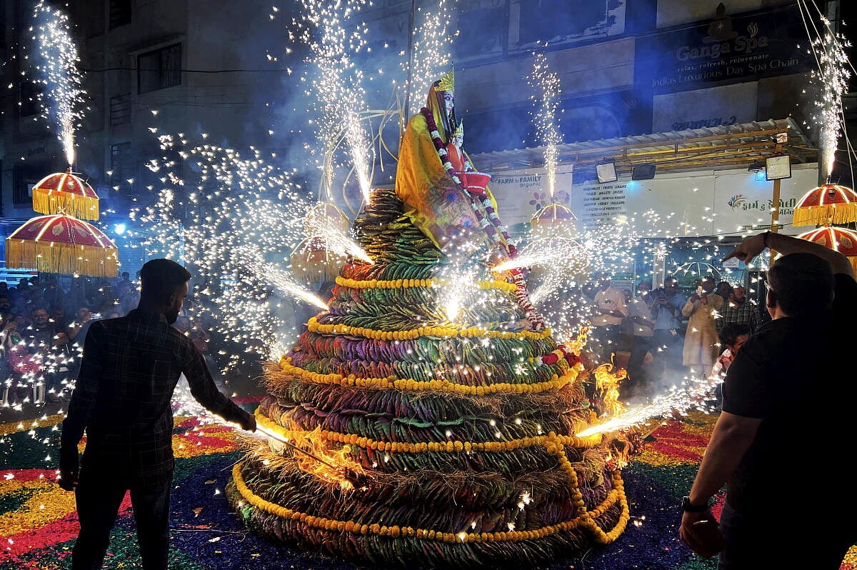 Happy Holi 2025 | ರಾಷ್ಟ್ರಪತಿ, ಪ್ರಧಾನಿ ಸೇರಿ ಗಣ್ಯರಿಂದ ಶುಭಾಶಯ